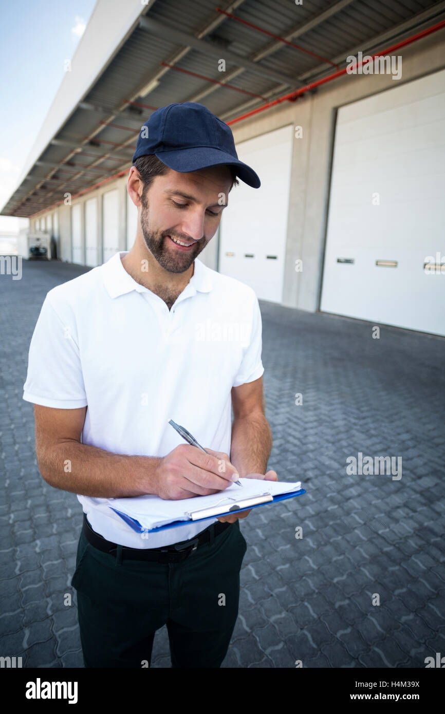 Man writing note hi-res stock photography and images - Alamy