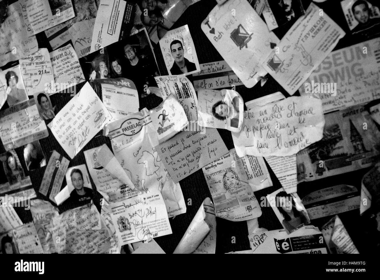 Photos and notes on the wall of Le Tire Bouchon, Montmartre, Paris Stock Photo