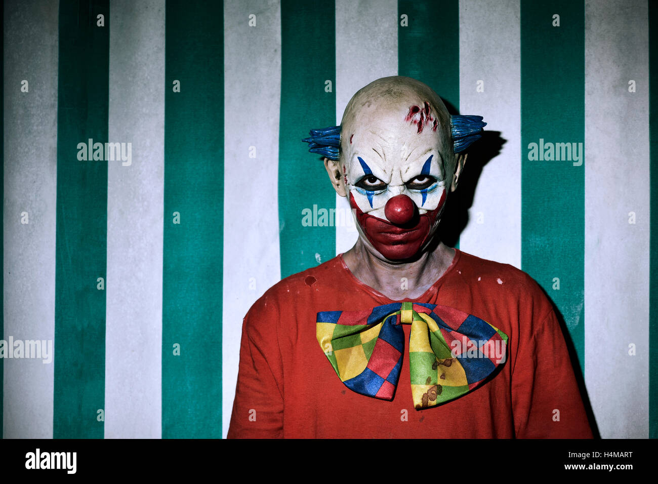 Strange costumes, acrobats and creepy clowns - photos of a traveling circus of 1910 60 Strange costumes, acrobats and creepy clowns - photos of a traveling circus of 1910 57