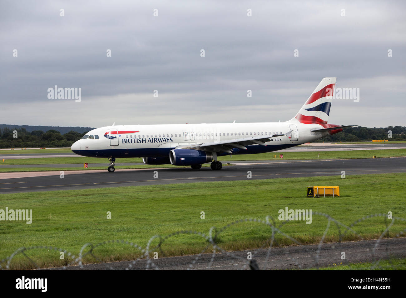 Airbus A320-232 owned by British Airways at Manchester Ringways Airport Stock Photo