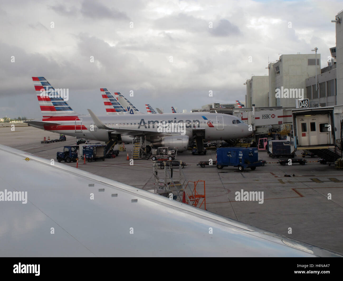 american airlines, boeing, b 767, aircraft, airplane, plane, wing, winglet, horizontal stabilizer, sun, blue sky, traffic Stock Photo