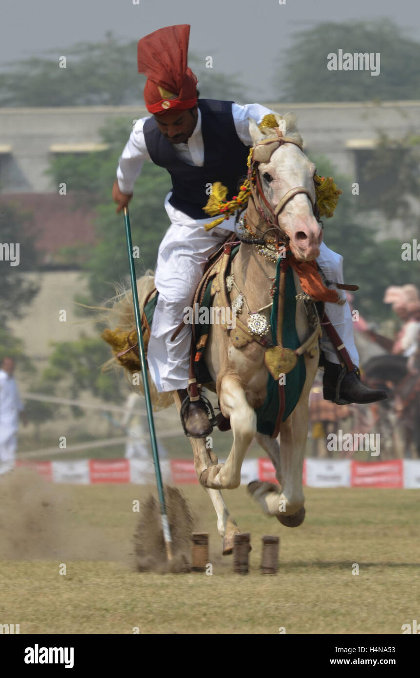 Lahore, Pakistan. 17th Oct, 2016. Pakistani horse rider player in
