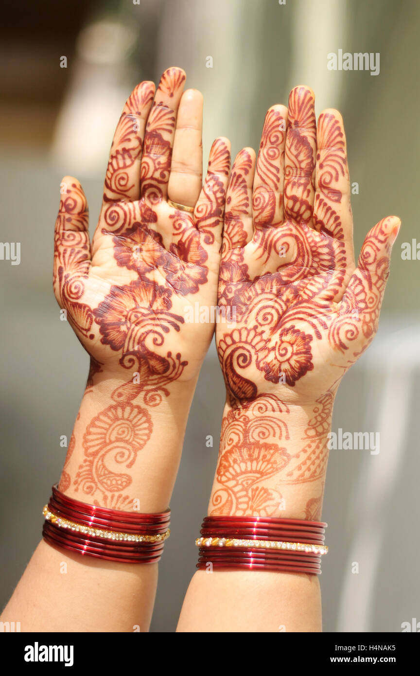 Wedding middle east henna hi-res stock photography and images - Alamy
