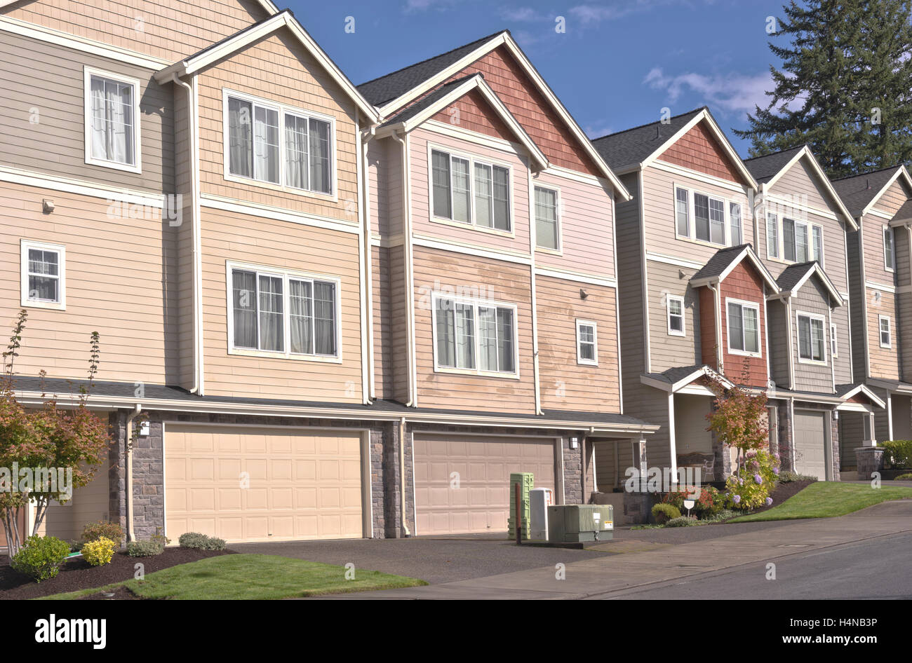 Family homes in a row in Gresham Oregon Stock Photo Alamy