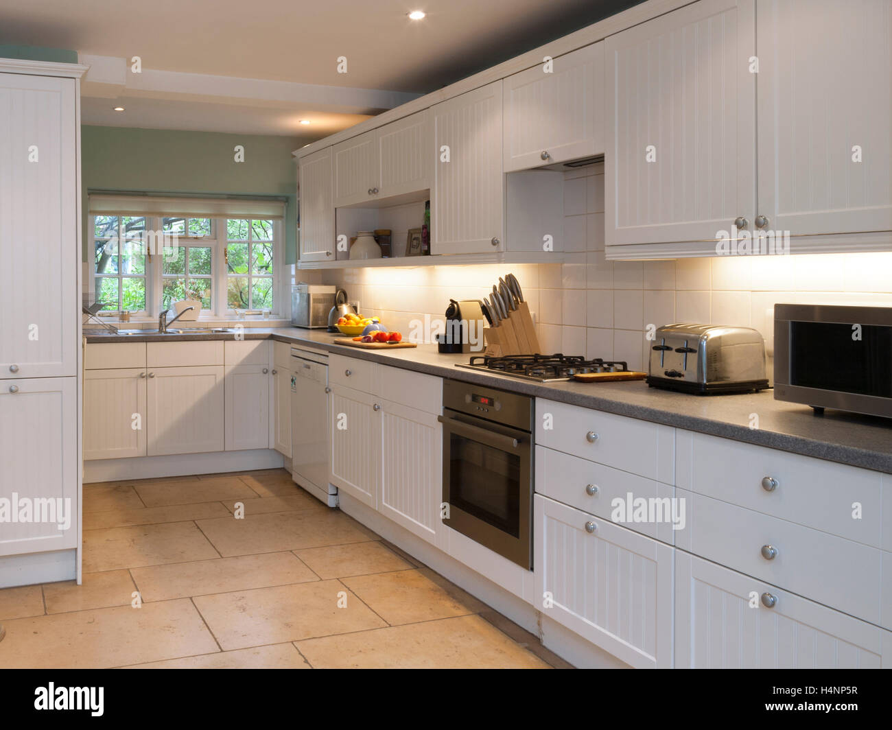 Modern kitchen diner hi-res stock photography and images - Alamy