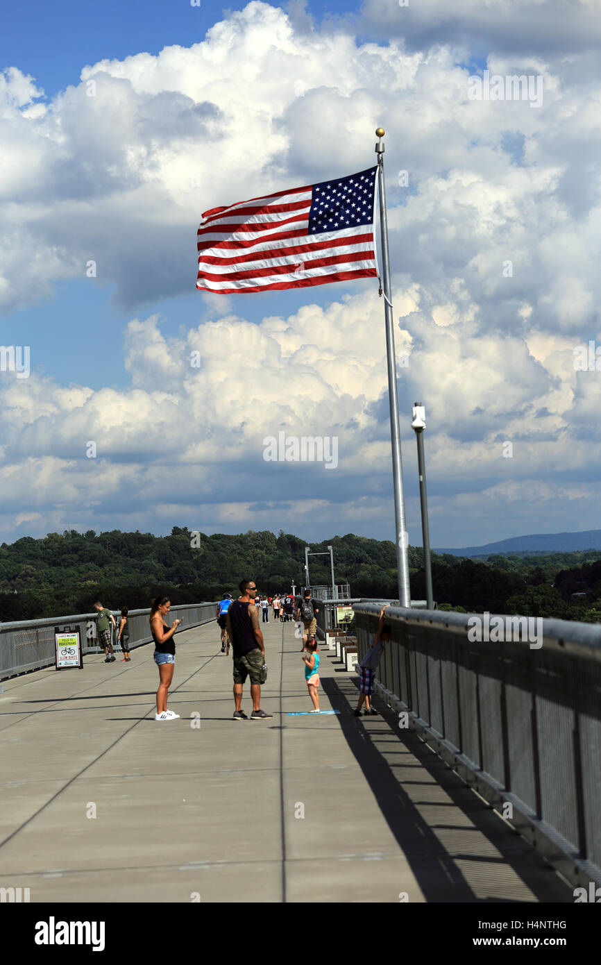 Walkway over the hudson river hires stock photography and images Alamy