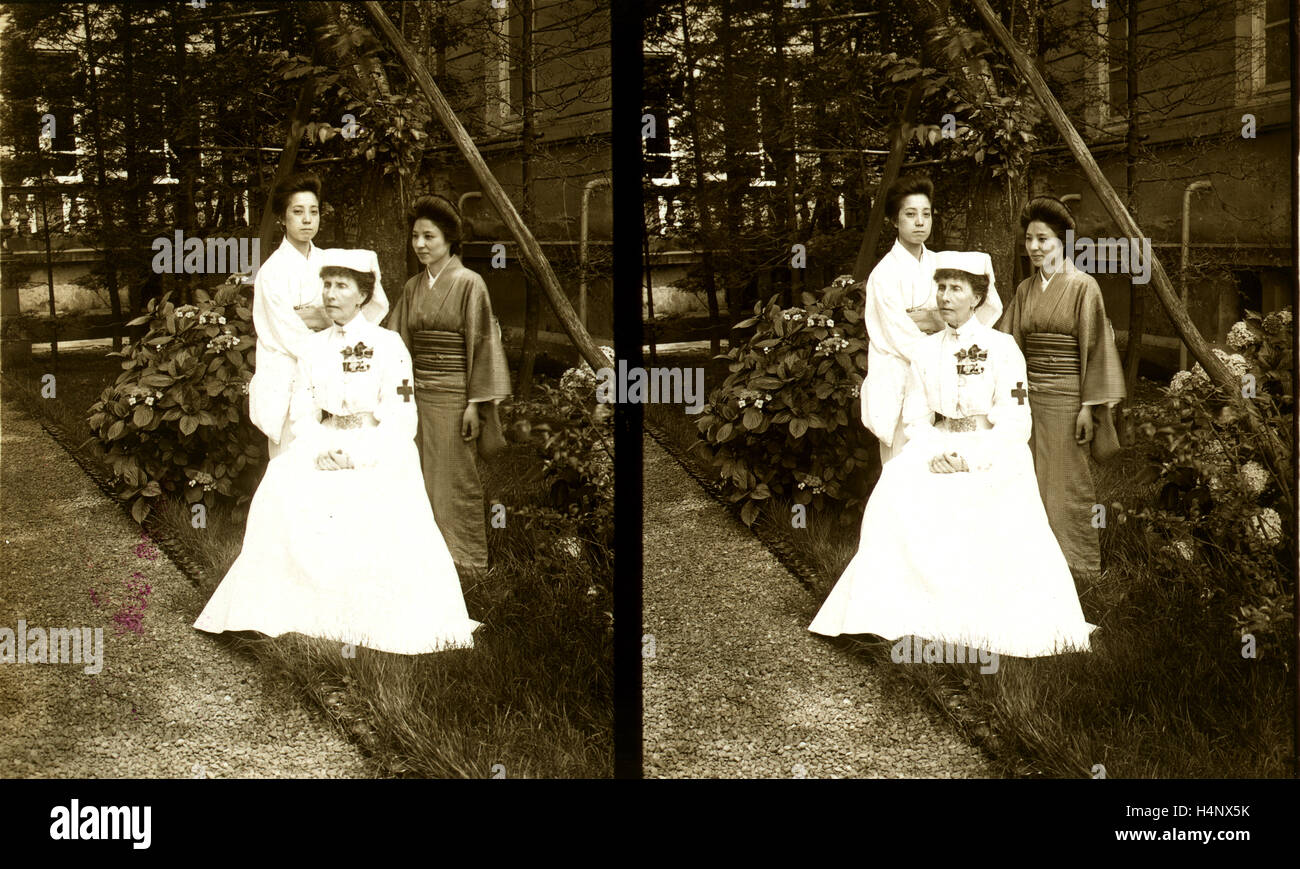 Two japanese women posed hi-res stock photography and images - Alamy