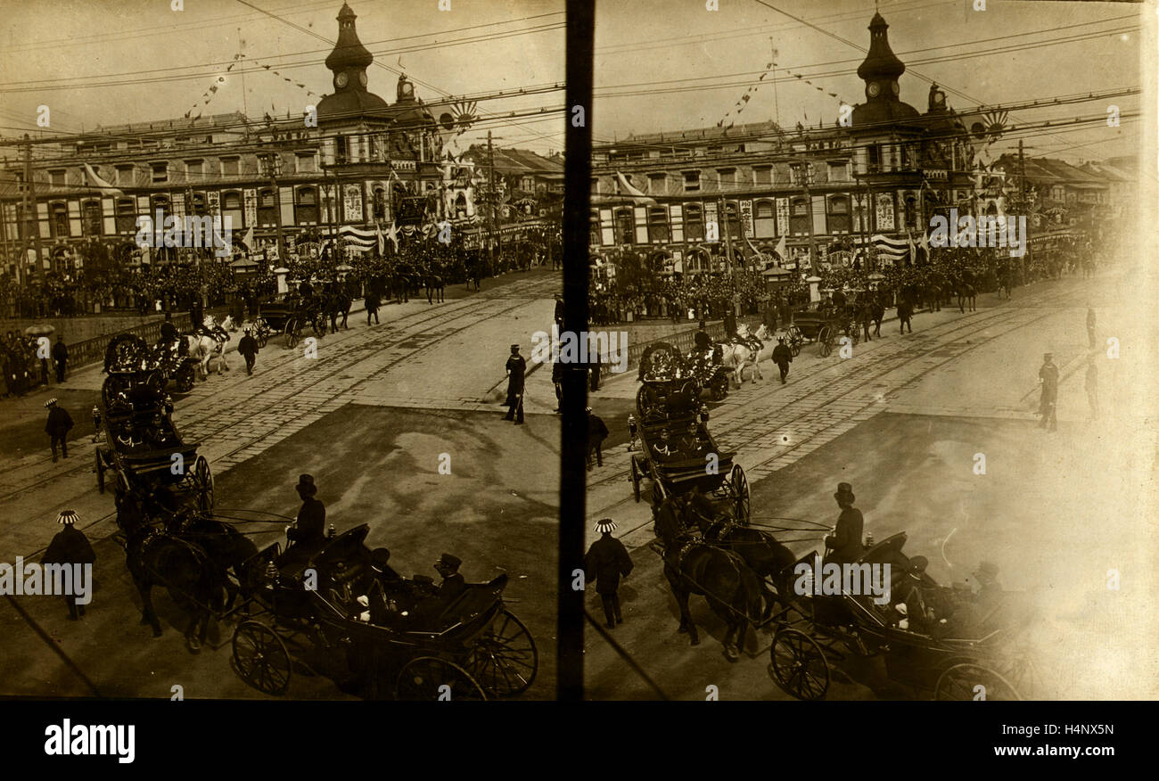 Carriages carrying Admiral Togo, naval officers, and government officials during Togo's official visit to Tokyo in Oct., 1905 Stock Photo