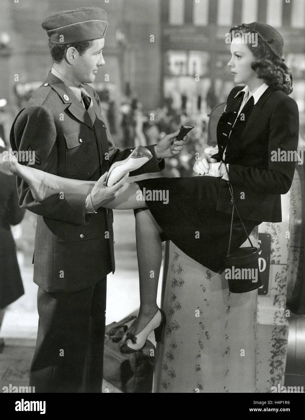 THE CLOCK 1945 MGM film with Judy Garland and Robert Walker Stock Photo