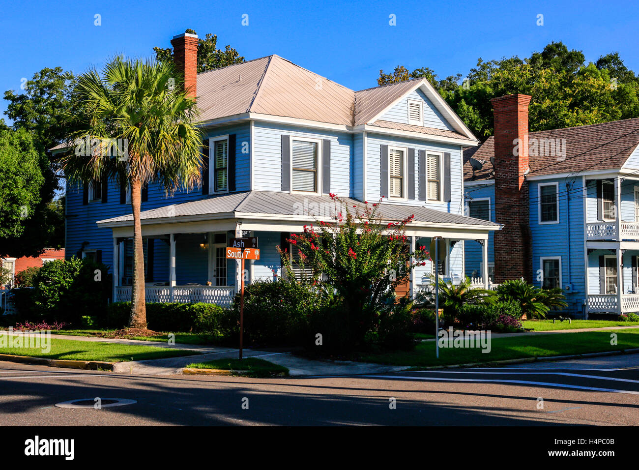 Typical early 20th century homes around Ash and S 7th Streets in the historic district of Fernandina Beach City in Florida Stock Photo