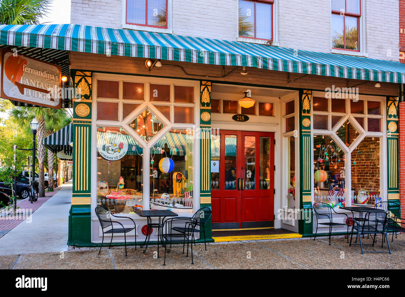 Shop selling fudge hires stock photography and images Alamy