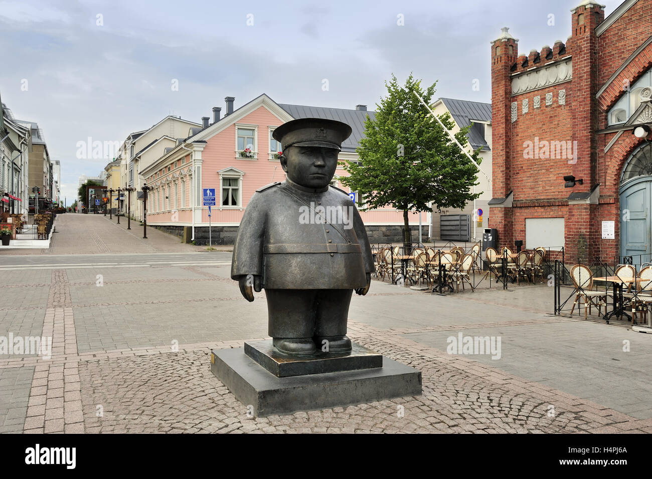 The Market Square Policeman statue  was made by sculptor Kaarlo Mikkonen in 1987 Stock Photo