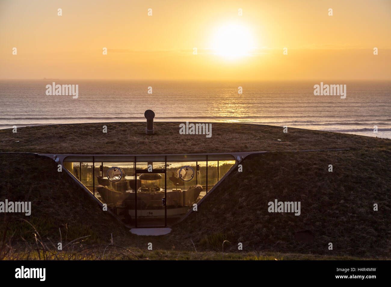 Ecohome at Druidstone, Pembrokeshire caught in the sun Stock Photo Alamy