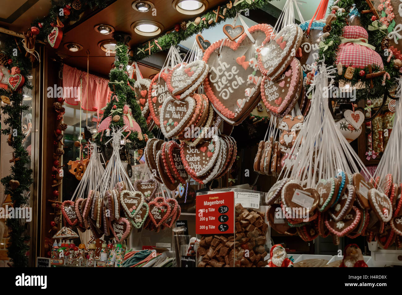 Traditional gingerbread hearts at the Christmas market in Fulda, Germany Stock Photo