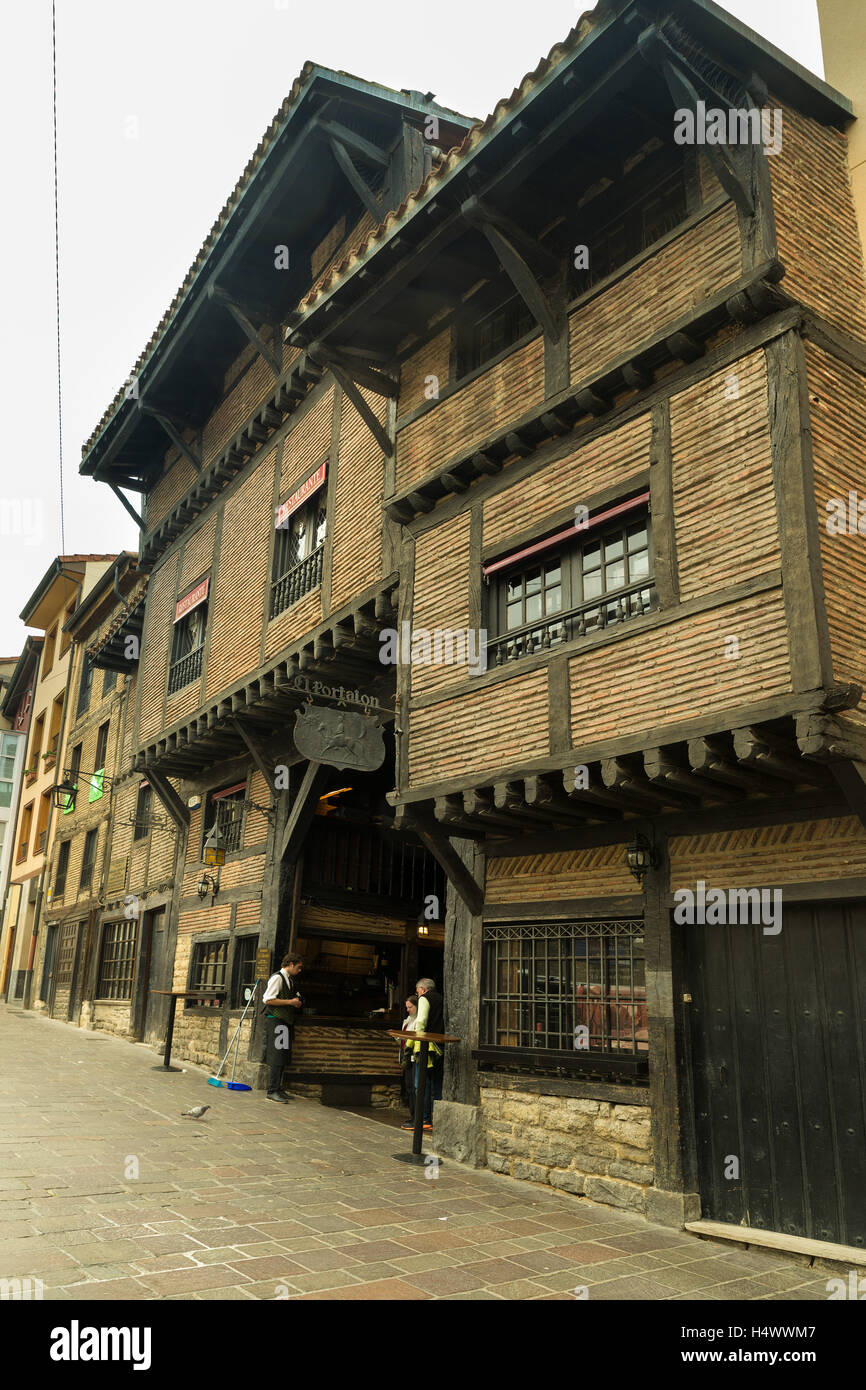 VITORIA-GASTEIZ, SPAIN - OCTOBER 16, 2016: stagecoach house fifteenth century, now converted into a restaurant Stock Photo