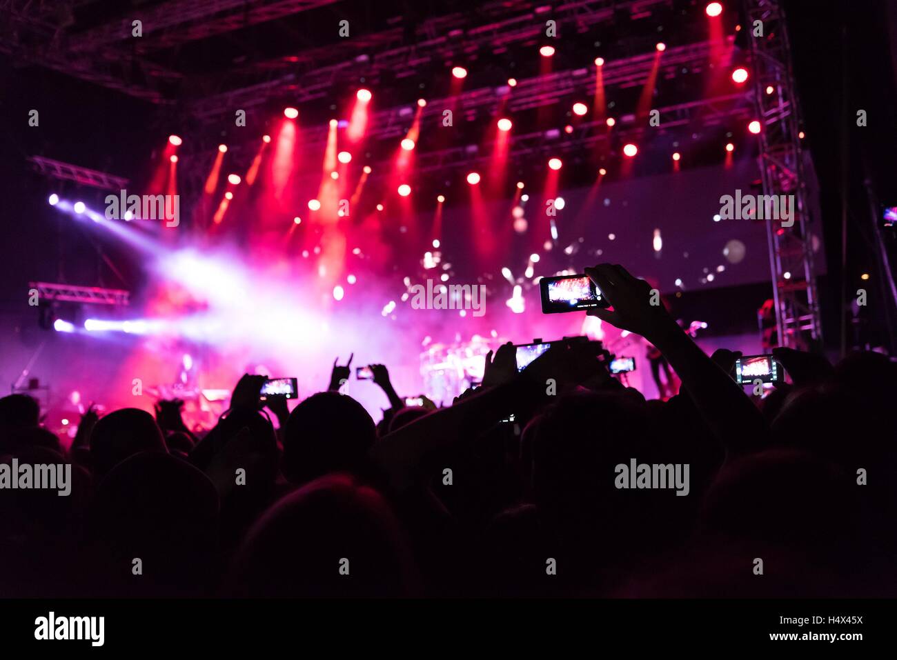 Actor silhouette stage hi-res stock photography and images - Alamy
