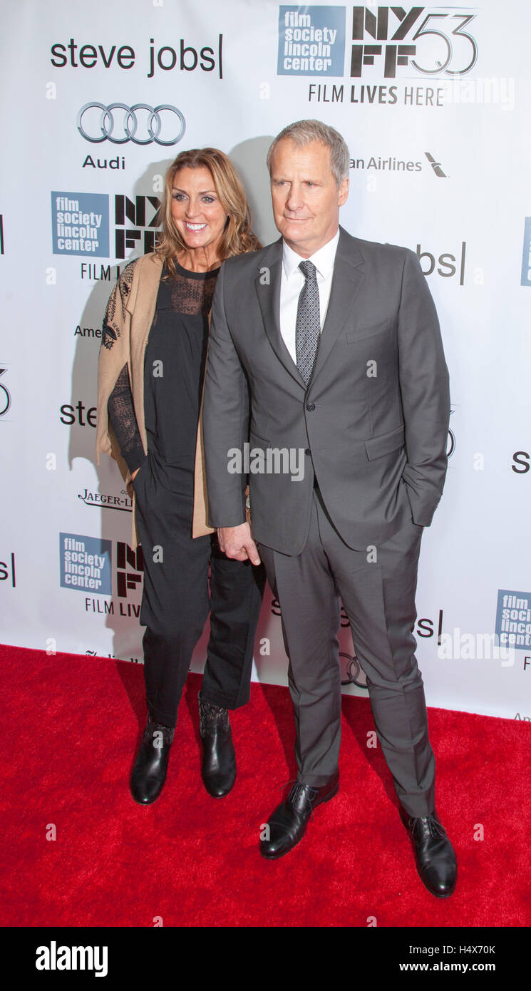 Jeff Daniels and wife Kathleen Rosemary Treado attend the Steve Jobs