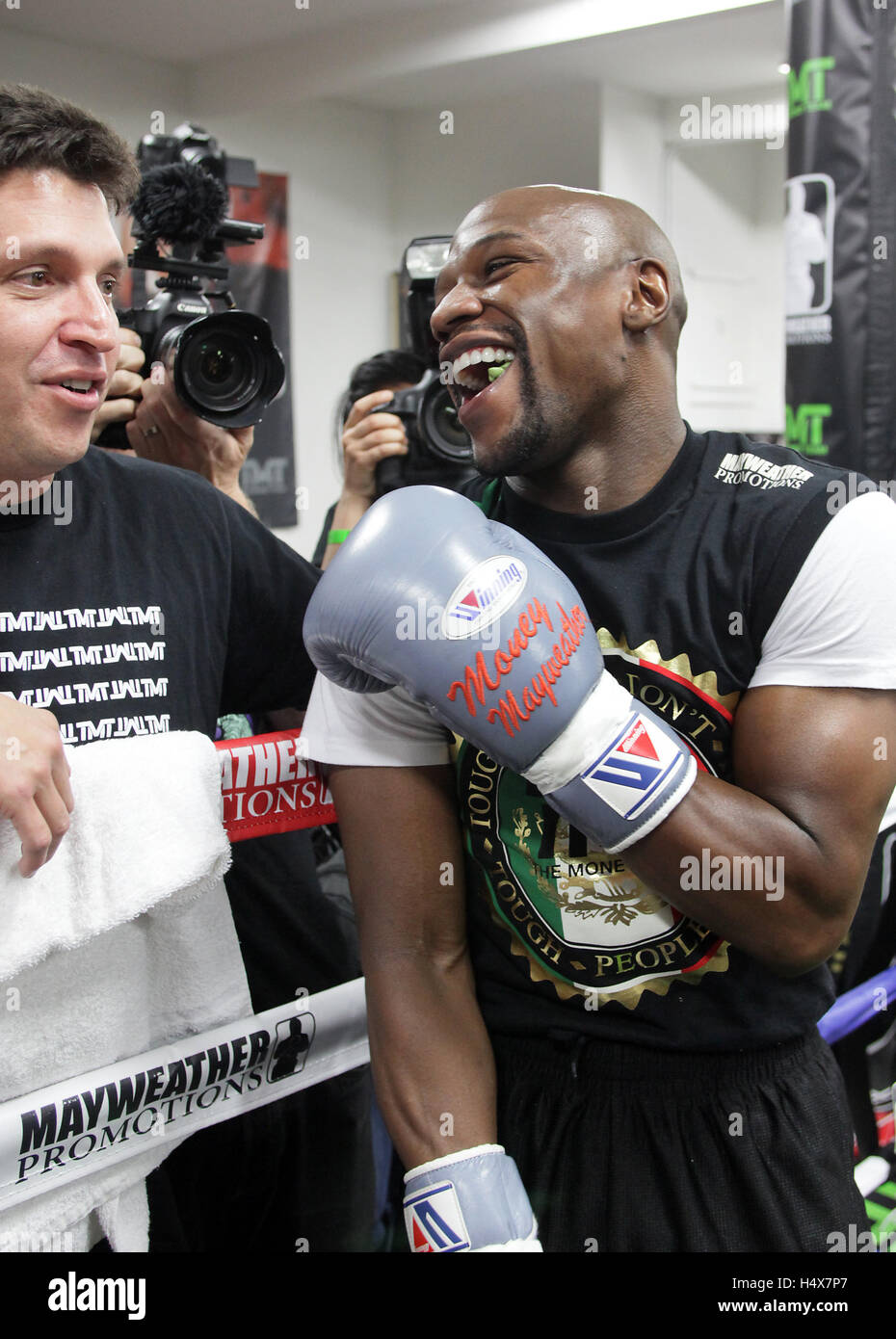 Undefeated boxing floyd mayweather hi-res stock photography and images - Alamy