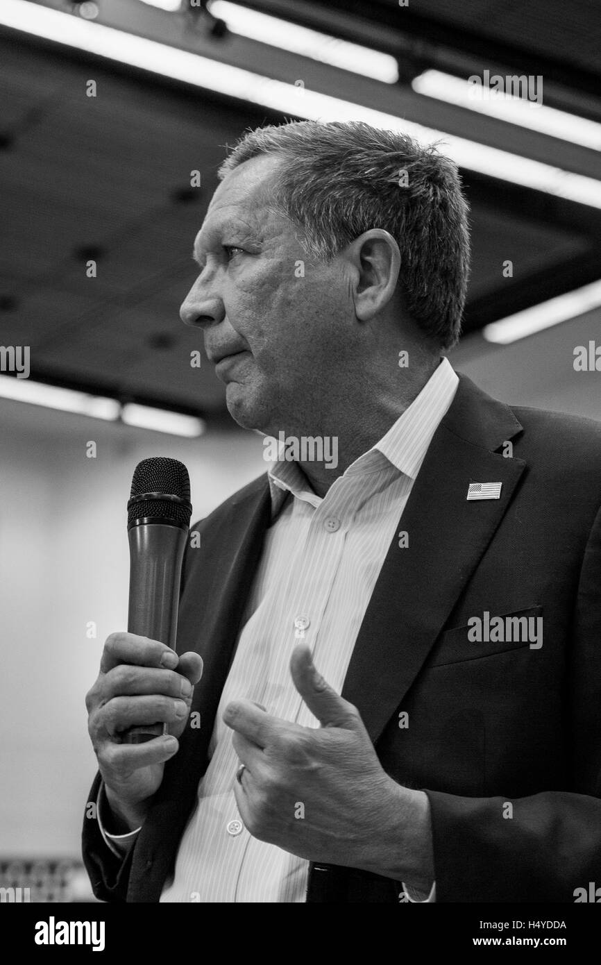 Governor John Kasich speaking to a crowd at Utah Valley University Town Hall with Gov. John Kasich on March 18, 2016 in Orem, Utah. Stock Photo