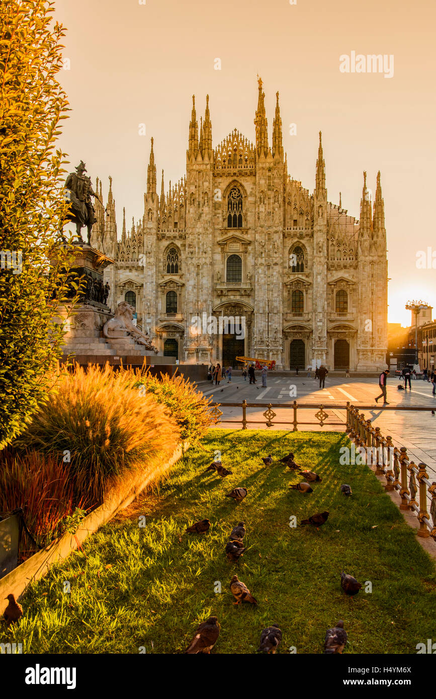 Duomo sunrise milan europe hi-res stock photography and images - Alamy