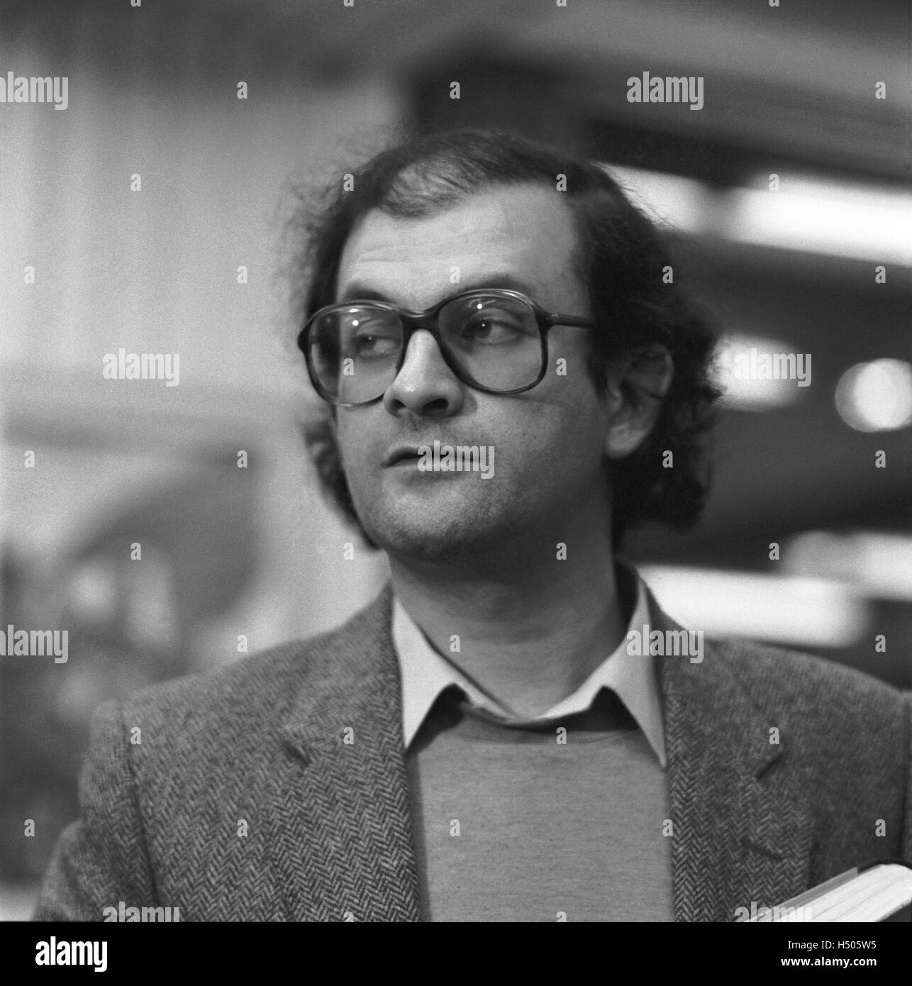 Salman rushdie hi-res stock photography and images - Alamy