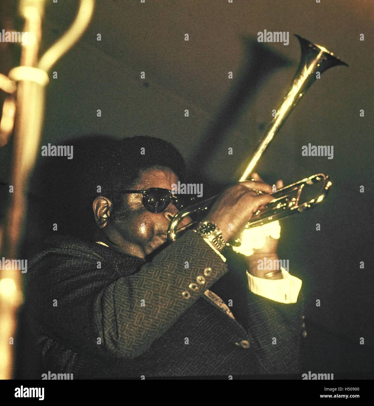Dizzy gillespie 1970s hi-res stock photography and images - Alamy