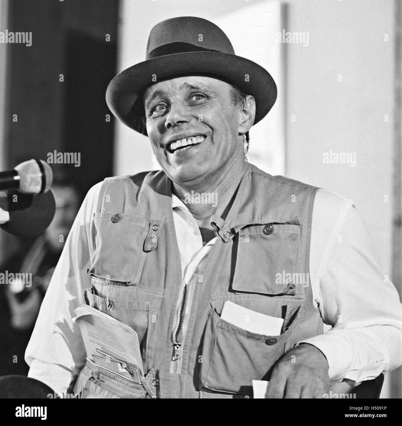 Joseph Beuys High Resolution Stock Photography And Images Alamy