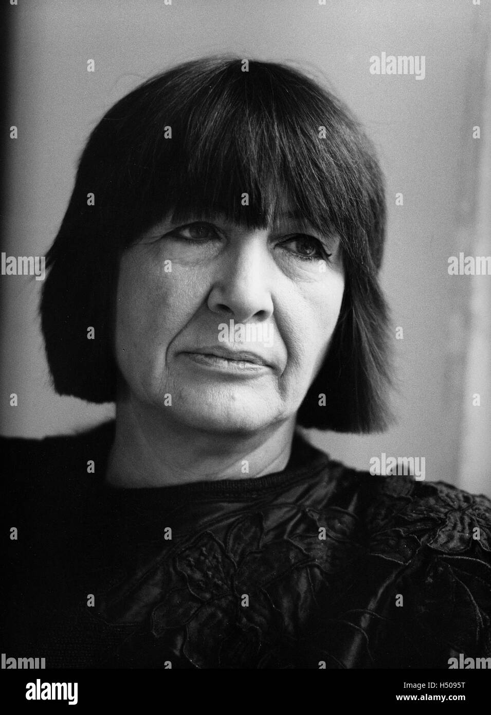 Celebrities 1990 hi-res stock photography and images - Alamy