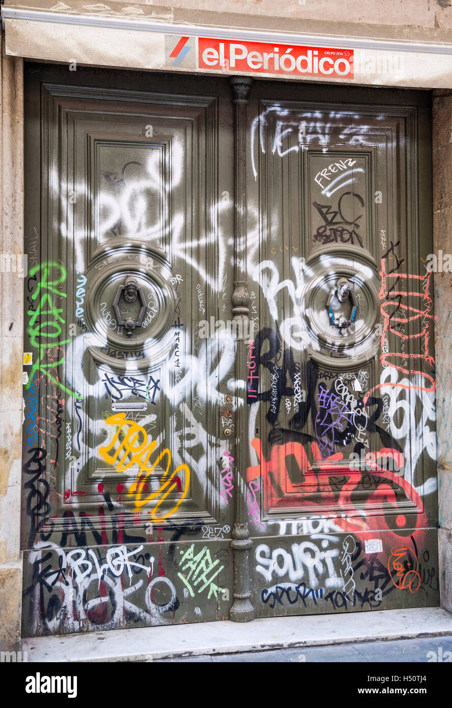 Spain, Catalonia, Barcelona, Ciutat Vella, grafitti door Stock Photo