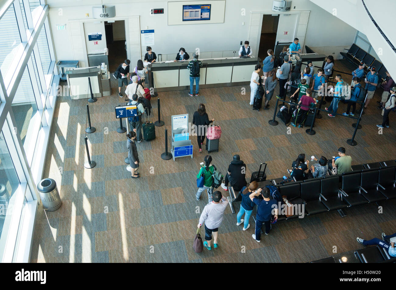 Narita airport cargo hi-res stock photography and images - Alamy