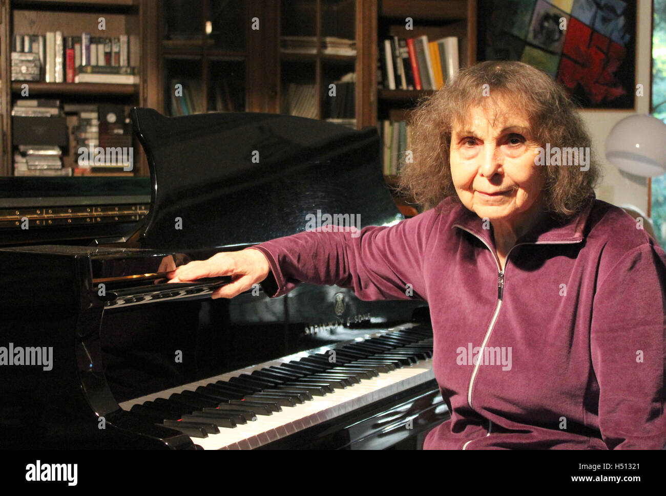 Hamburg, Germany. 08th Oct, 2016. The composer, Sofia Gubaidulina, from  Russia, in her home in Appen near Hamburg, Germany, 08 October 2016.  Gubaidulina, who turns 85 years old on 24 October 2016,