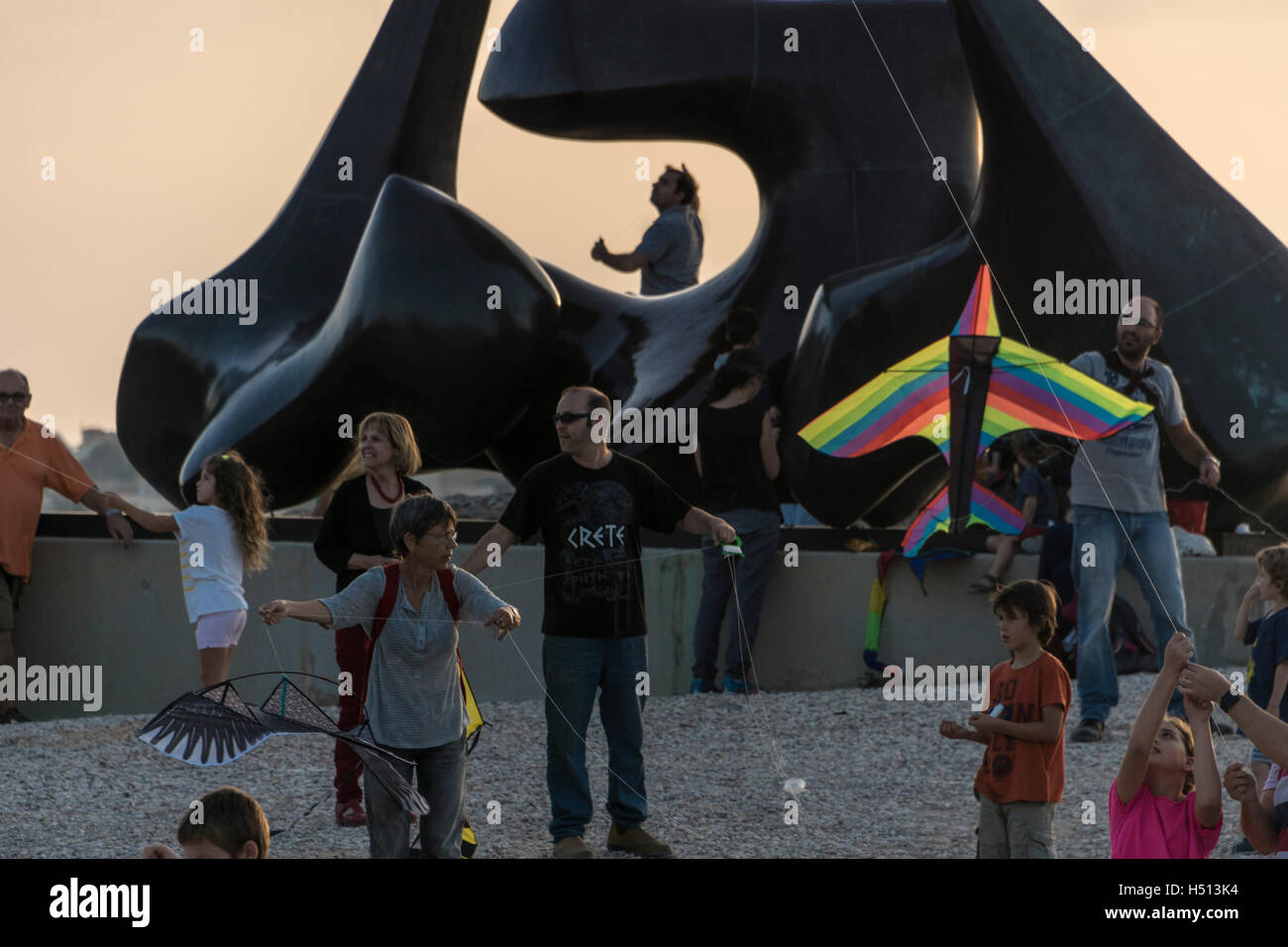 Jerusalem, Israel. 18th October, 2016. The Annual Kite Flying festival at the Israel Museum during the Jewish holiday of Succot. Credit:  Yagil Henkin/Alamy Live News Stock Photo