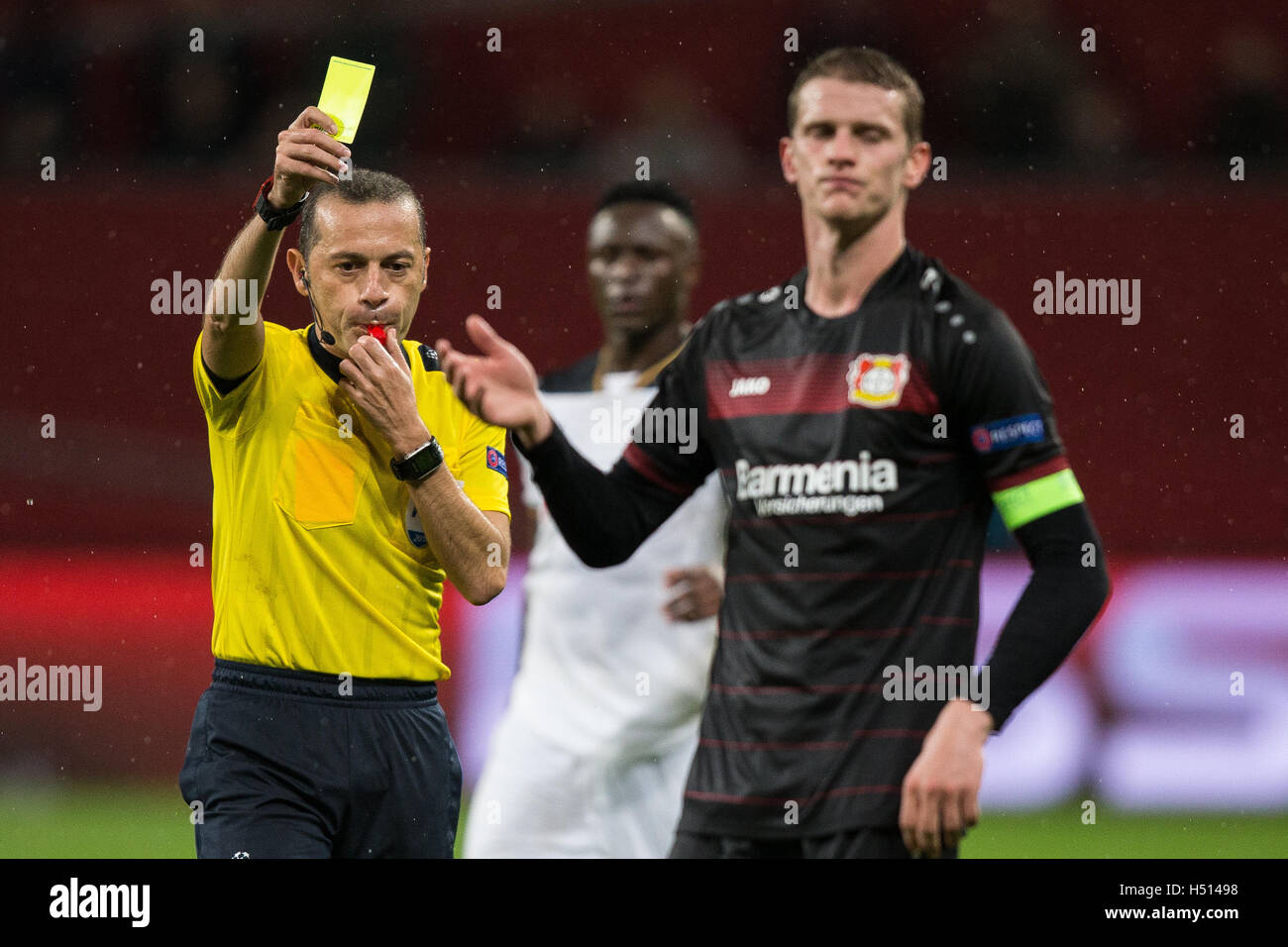 Leverkusen, Germany. 18th Oct, 2016. Referee Cueneyt Cakir yellowcards