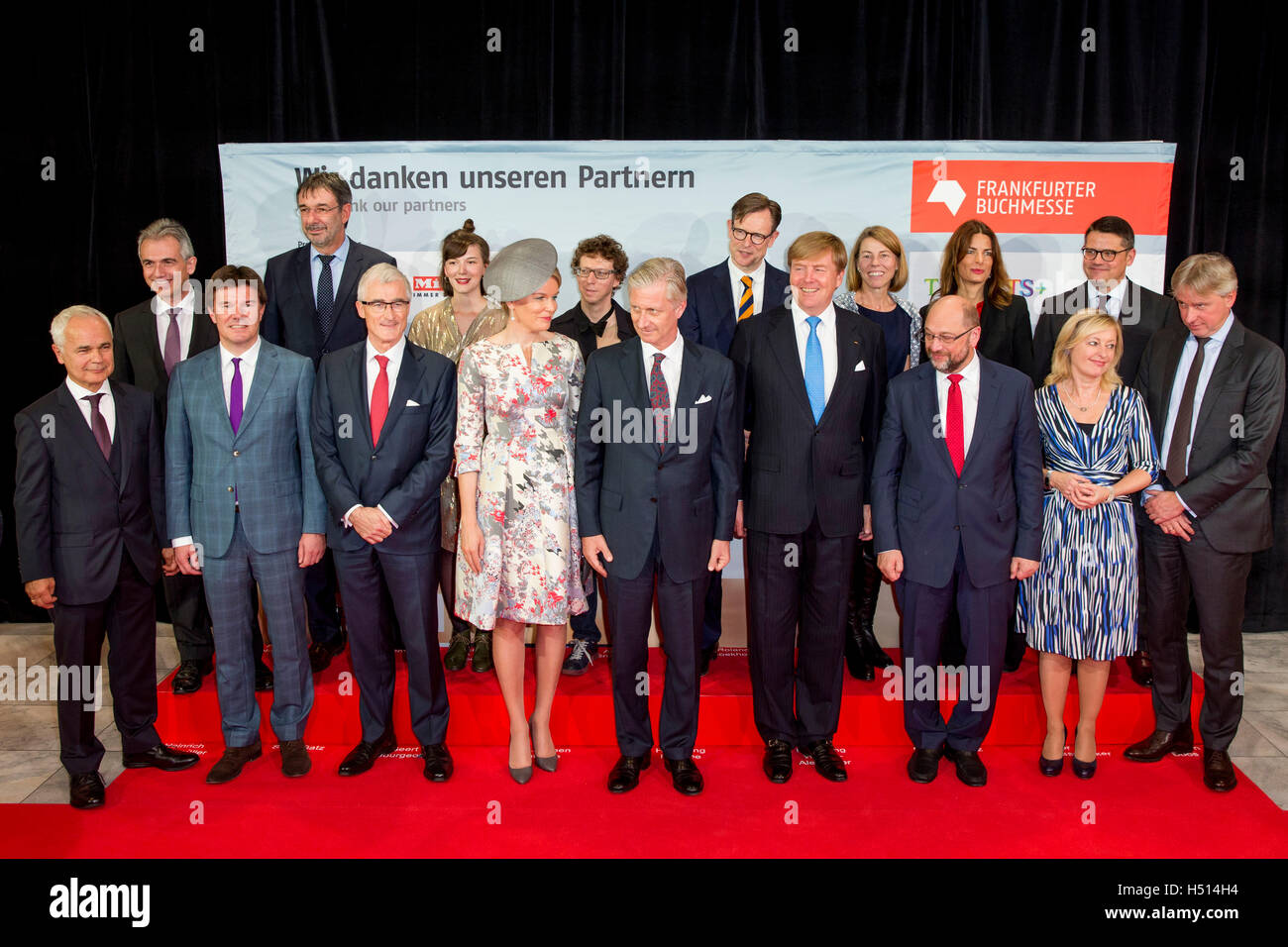 Frankfurt, Germany. 18th Oct, 2016. King Willem-Alexander of The Netherlands and King Philippe of Belgium open the Dutch Flemish pavilion of the Buchmesse in Frankfurt, Germany, 18 October 2016. Queen Mathilde also attends the opening. Photo: Patrick van Katwijk/ POINT DE VUE OUT - NO WIRE SERVICE -/dpa/Alamy Live News Stock Photo