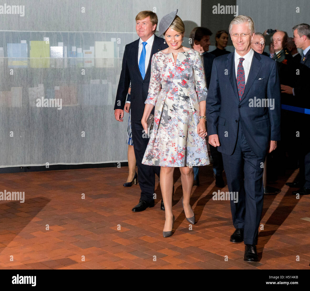 Frankfurt, Germany. 18th Oct, 2016. King Willem-Alexander of The Netherlands and King Philippe of Belgium open the Dutch Flemish pavilion of the Buchmesse in Frankfurt, Germany, 18 October 2016. Queen Mathilde also attends the opening. Photo: Patrick van Katwijk/ POINT DE VUE OUT - NO WIRE SERVICE -/dpa/Alamy Live News Stock Photo