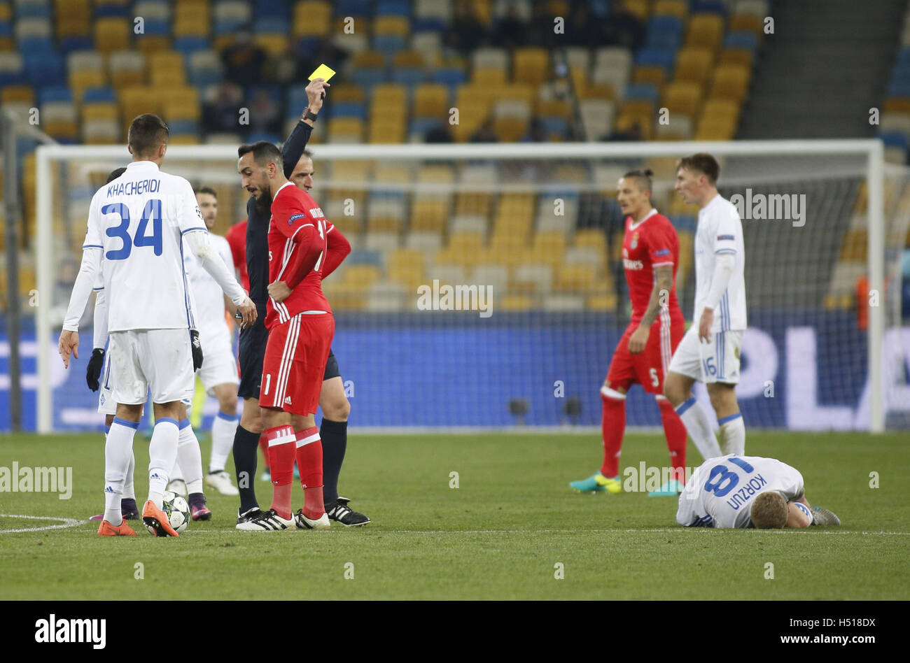 Kiev, Ukraine. 19th October, 2016. Kiev, Ukraine. 19th October, 2016. Referee from Spain David Fernandez Borbalan makes a yellow card Kostas Mitroglou of Benfica during the UEFA Champions League Group stage match between FC Dynamo Kiev and Benfica FC at the Olympic Stadium in Kiev on 19 October, 2016. 19th Oct, 2016. Credit:  Anatolii Stepanov/ZUMA Wire/Alamy Live News Stock Photo