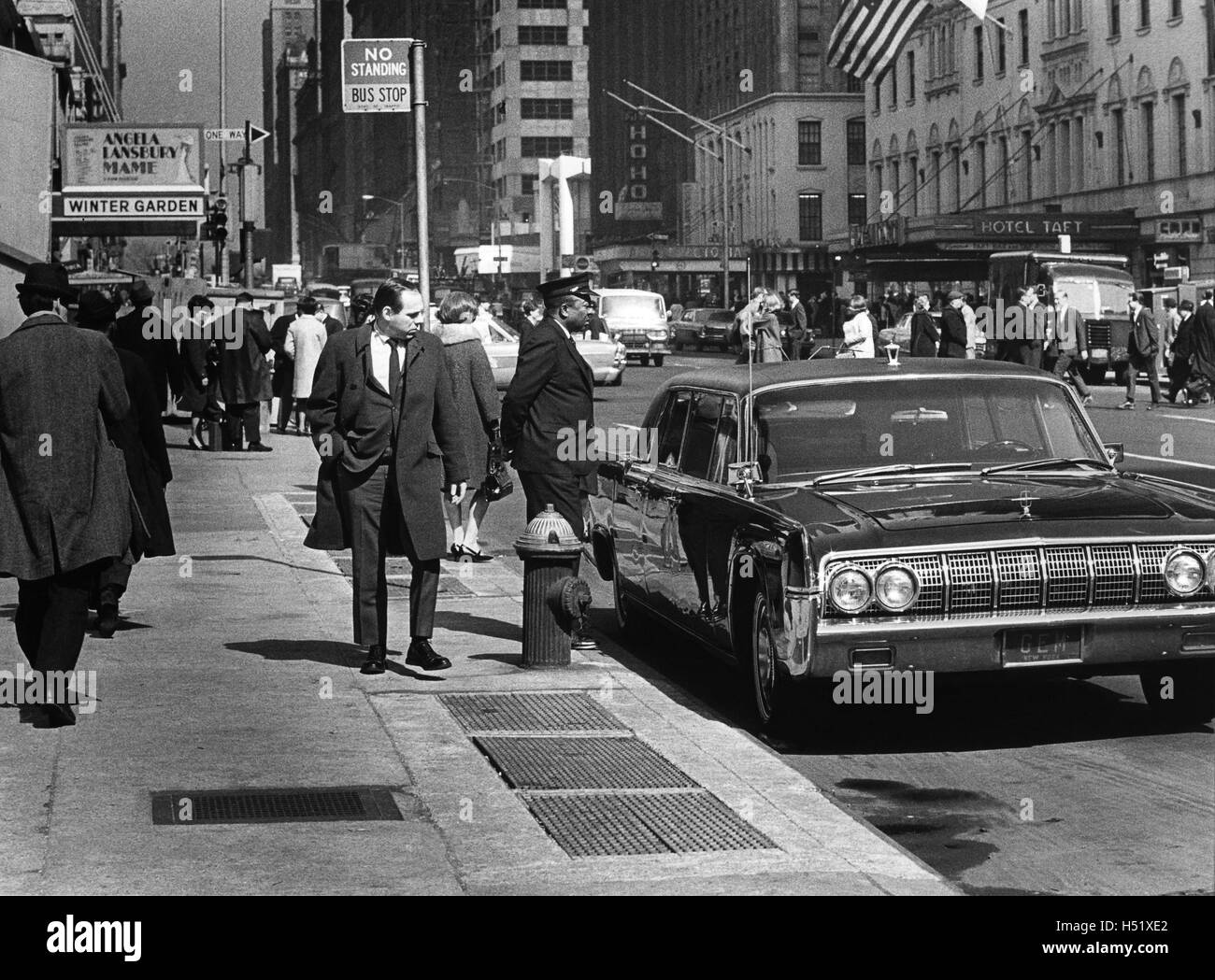 LIMOUSINE DRIVER waiting for passenger at New York street Stock Photo