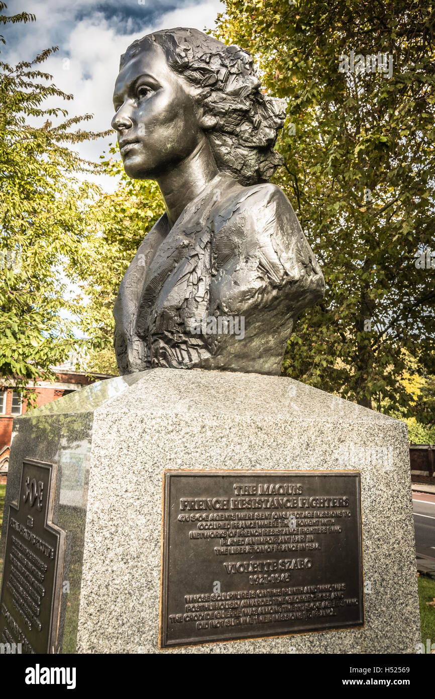 Statue commemorating Violette Szabo, and members of the SOE, on the Albert Embankment, Lambeth, London. Stock Photo