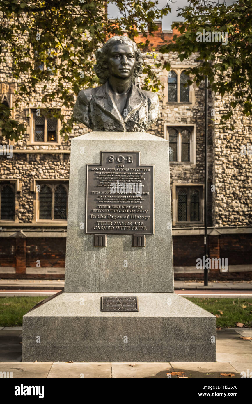Statue commemorating Violette Szabo, and members of the SOE, on the Albert Embankment, Lambeth, London. Stock Photo
