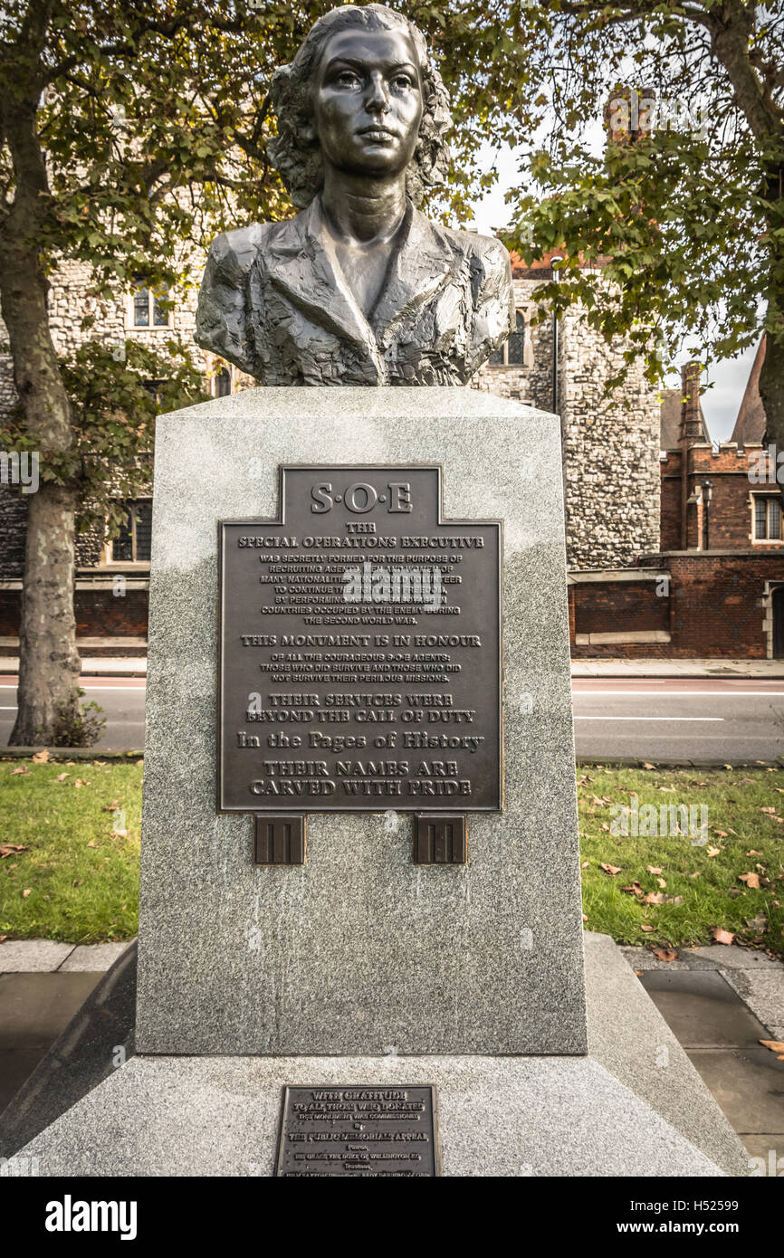 A bronze statue commemorating Violette Szabo and members of the SOE on the Albert Embankment, Lambeth, London, UK Stock Photo