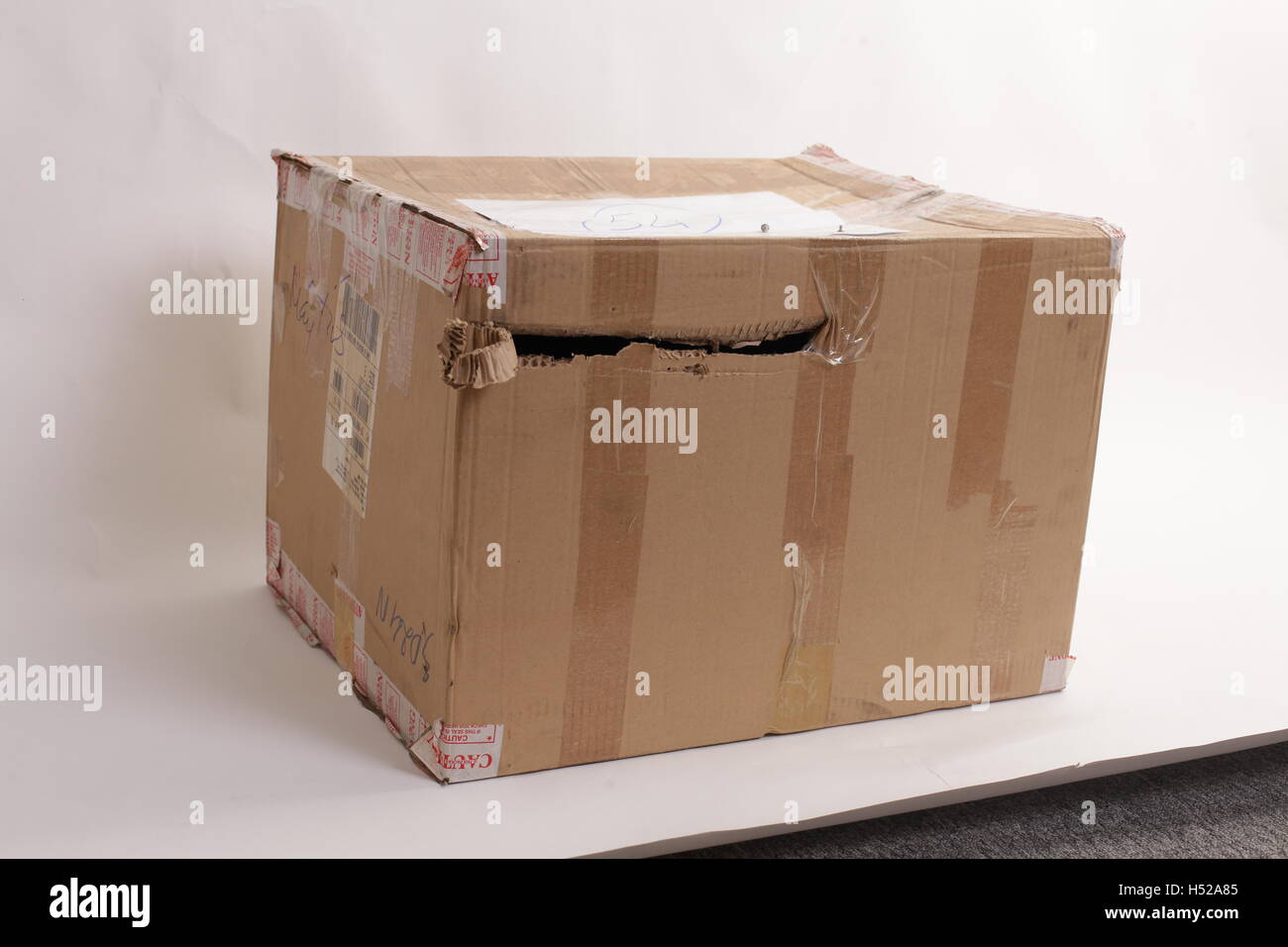 Cardboard shipping box damaged hires stock photography and images Alamy