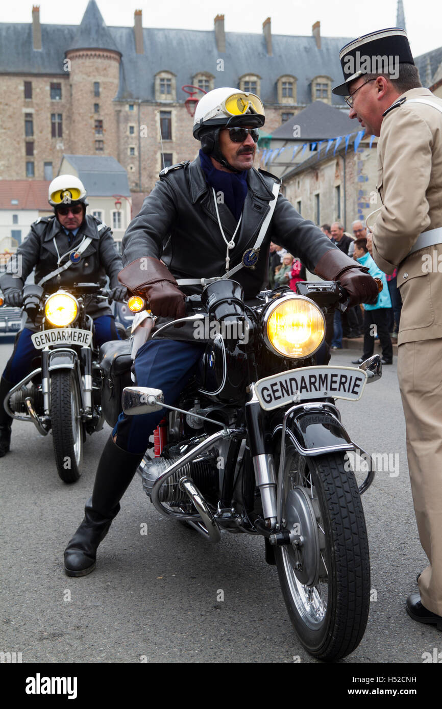 Reconstitution du " Grand embouteillage de Lapalisse " sur la RN 7