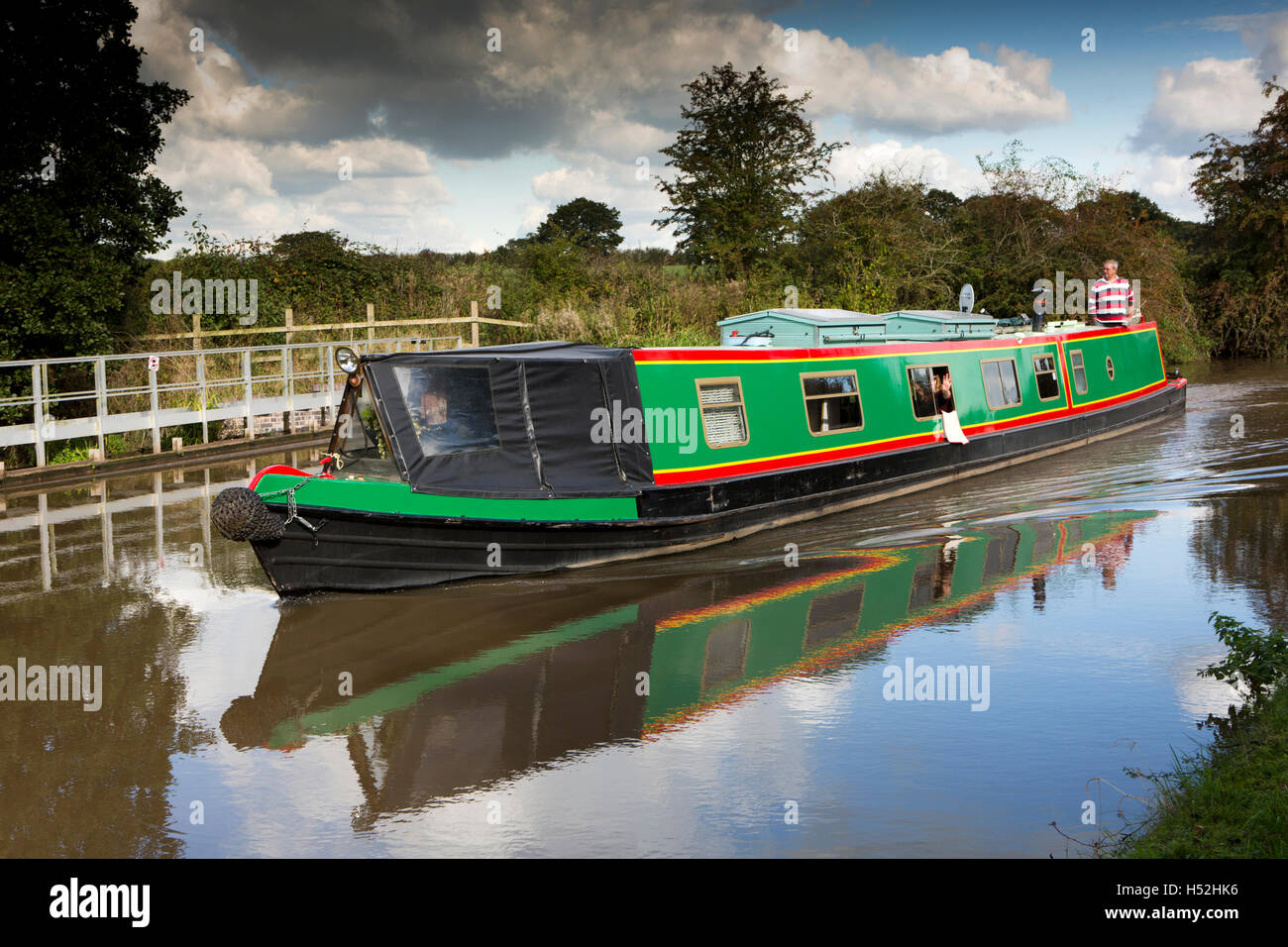 UK, England, Cheshire, Beeston, narrowboat on Shropshire Union Canal aqueduct over River Gowy Valley Stock Photo