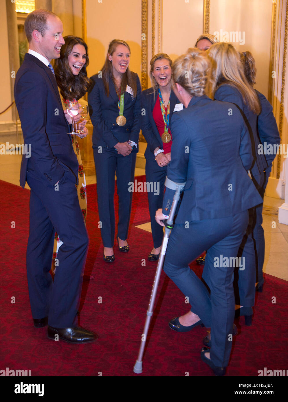 The Duke and Duchess of Cambridge meet the ladies Hockey Team with Susannah Townsend on crutches during a reception for Team GB and ParalympicsGB medallists from the 2016 Olympic and Paralympic Games at Buckingham Palace in London. Stock Photo