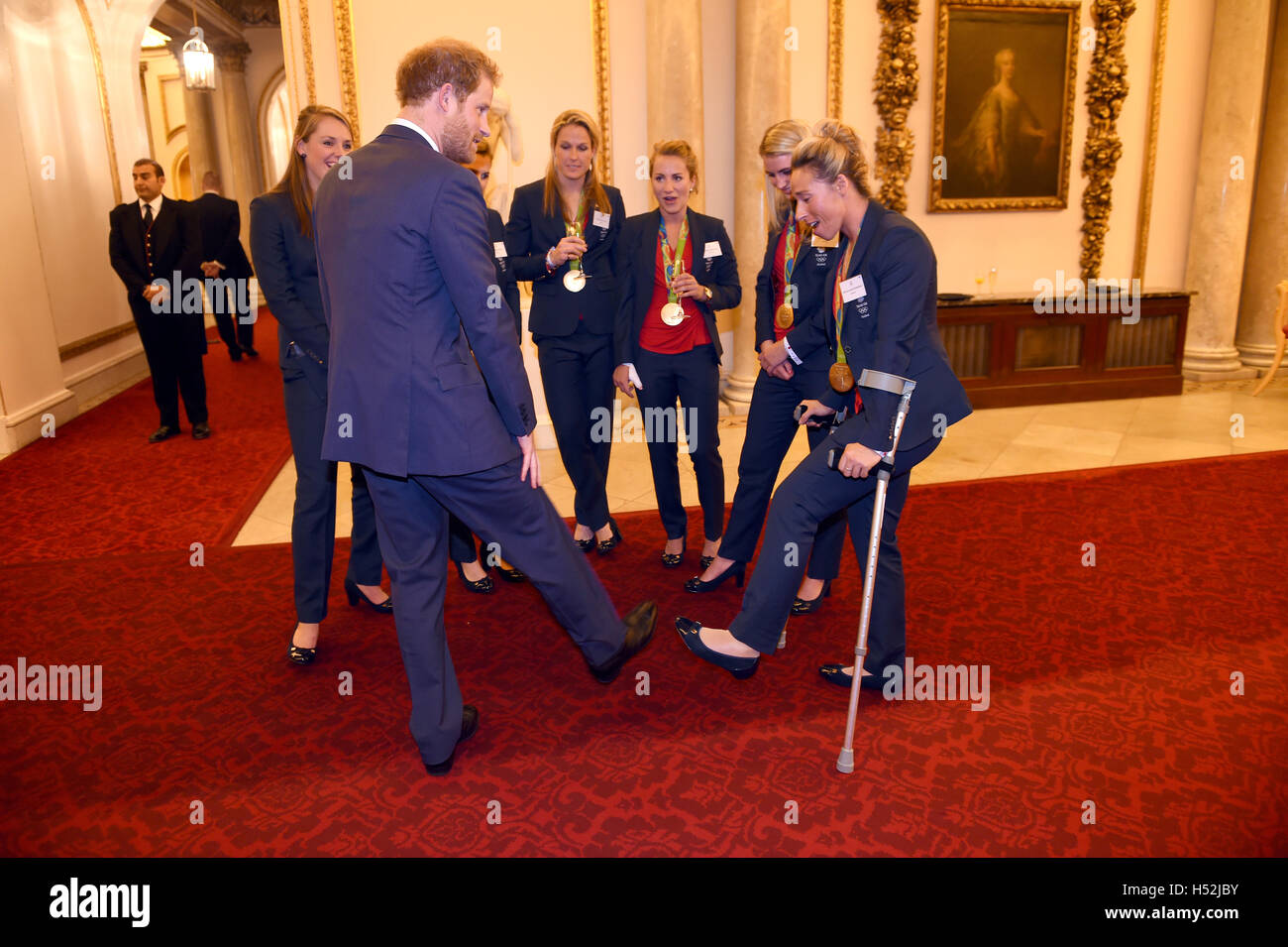 Prince Harry meets the ladies Hockey Team with Susannah Townsend on crutches during a reception for Team GB and ParalympicsGB medallists from the 2016 Olympic and Paralympic Games at Buckingham Palace in London. Stock Photo