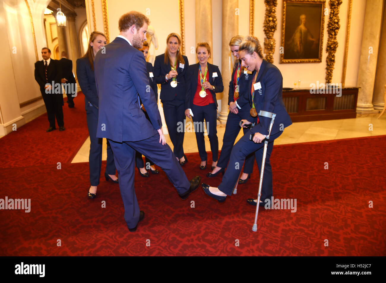 Prince Harry meets the ladies Hockey Team with Susannah Townsend on crutches during a reception for Team GB and ParalympicsGB medallists from the 2016 Olympic and Paralympic Games at Buckingham Palace in London. Stock Photo