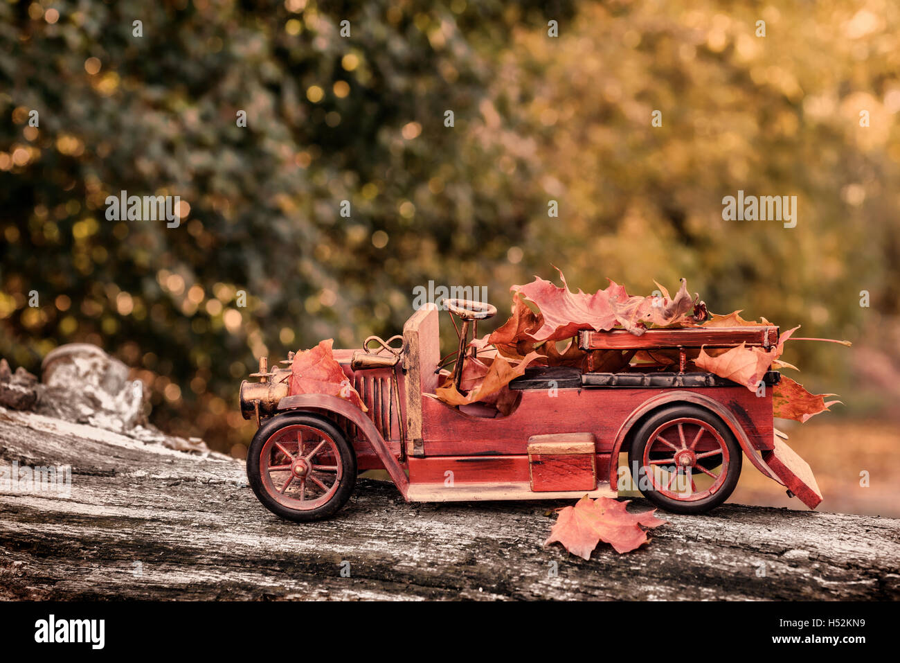 Vintage log truck hi-res stock photography and images - Alamy