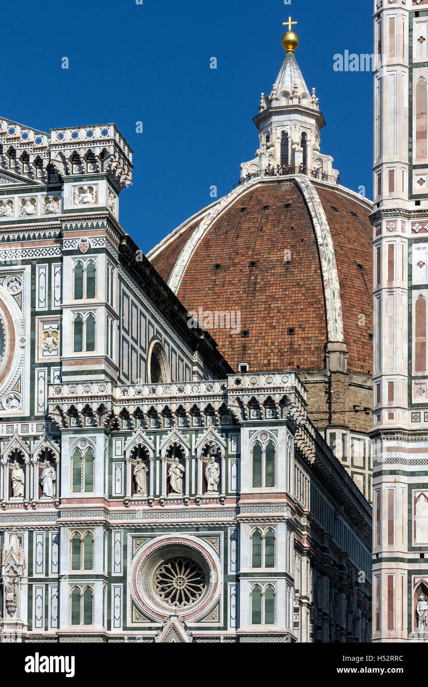 The great dome of the Duomo (Cattedrale di Santa Maria del Fiore) seen ...