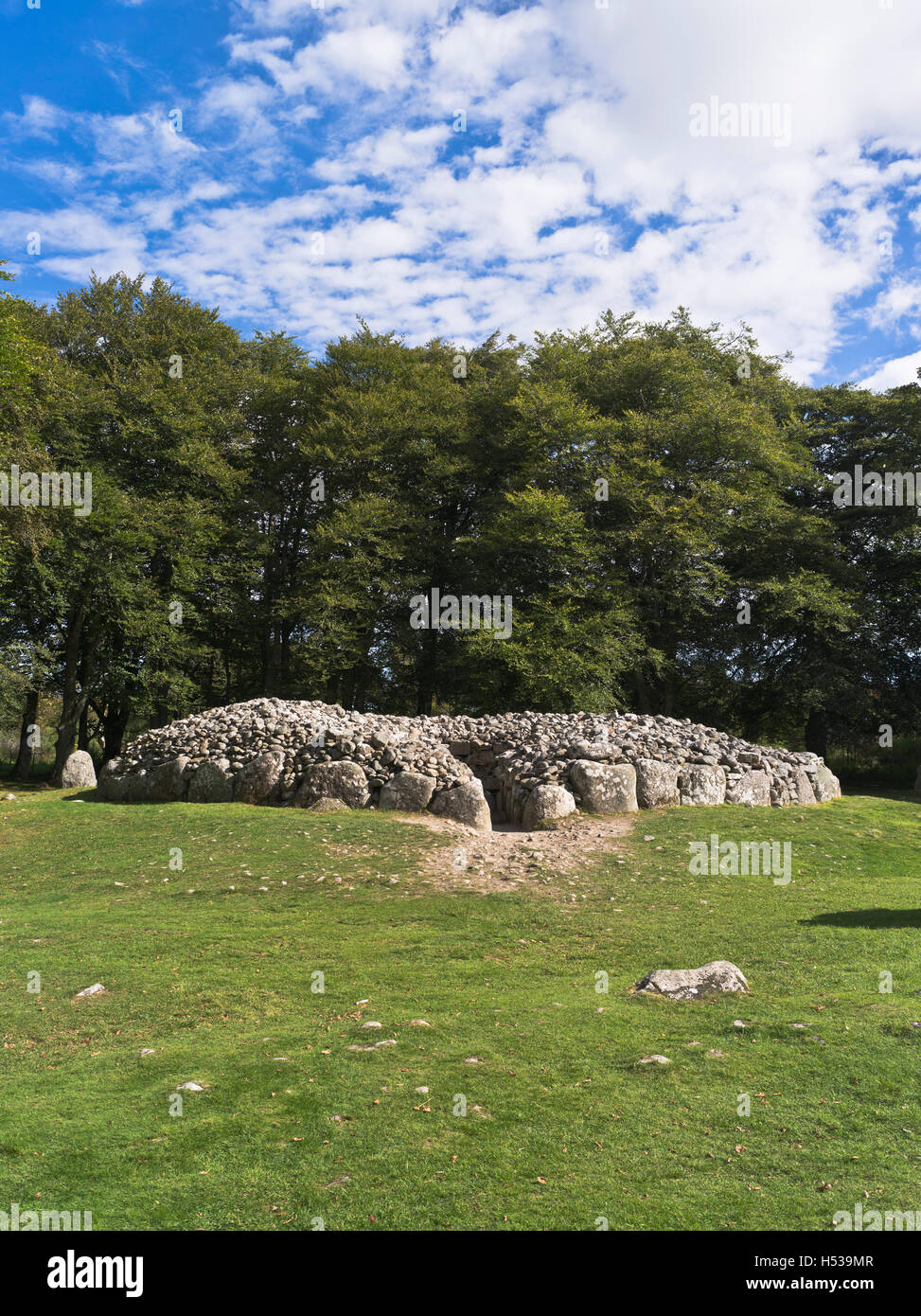 dh Balnuaran of Clava CULLODEN MOOR INVERNESS SHIRE Prehistoric chamber Cairns neolithic tomb bronze age cairn scotland burial site mound uk sites Stock Photo
