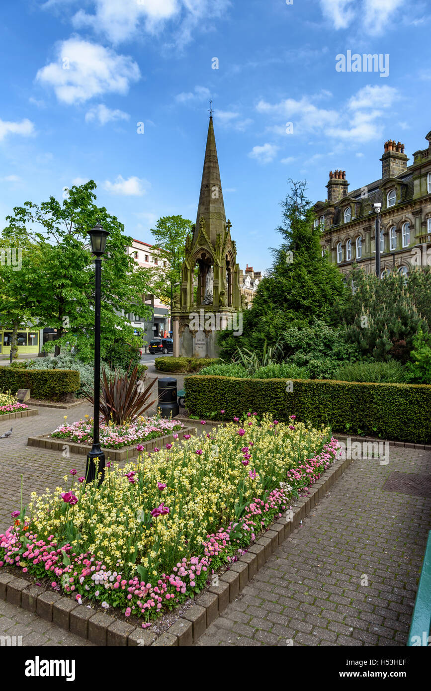 Queen Victoria statue in the town centre of Harrogate, Yorkshire, England. Stock Photo